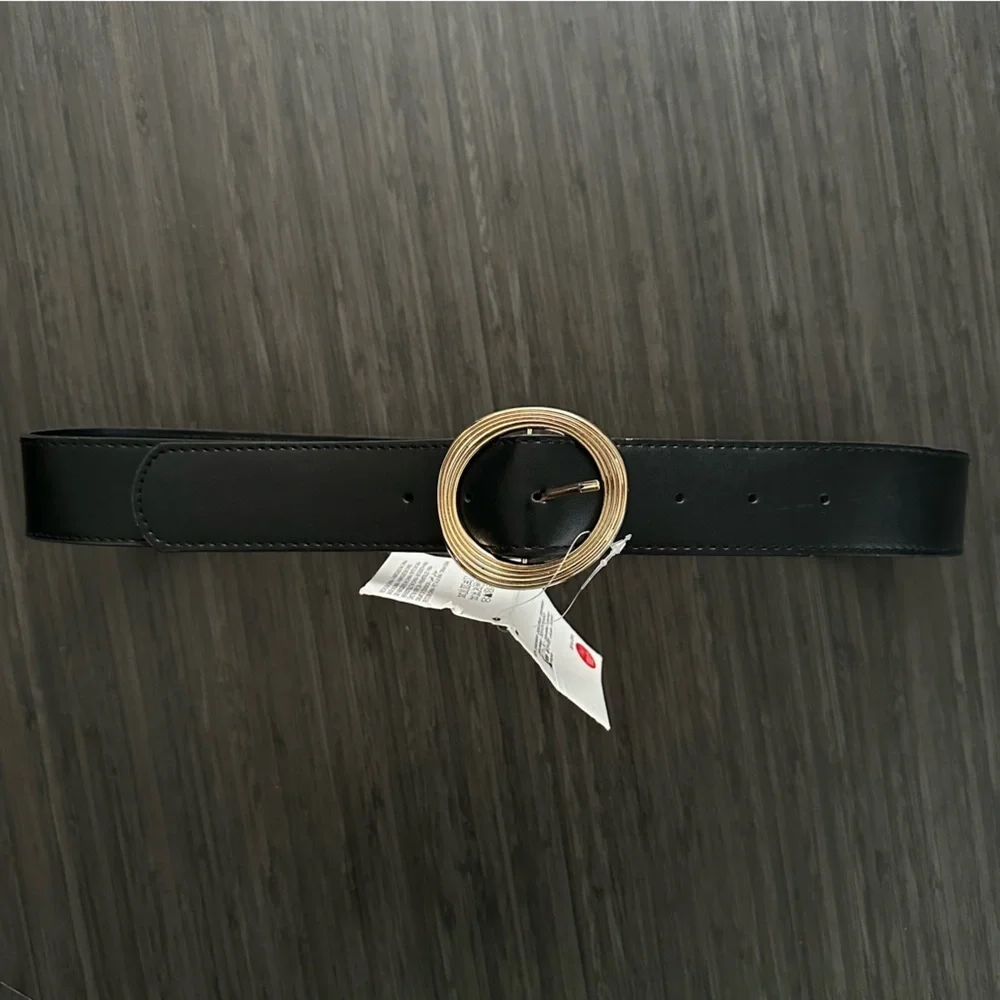 Zara Round Textured Buckle Belt in Black
